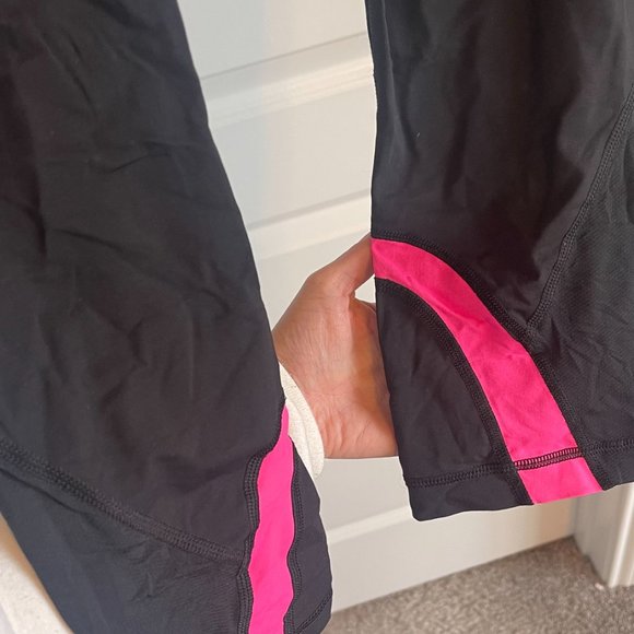 Lululemon Run: Inspire Crop Size: 4 - Picture 2 of 4